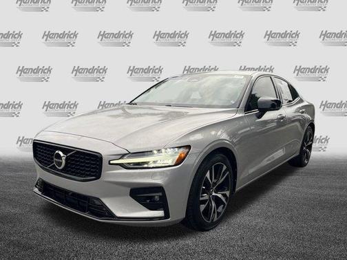 2023 Volvo S60 B5 Core Dark Theme