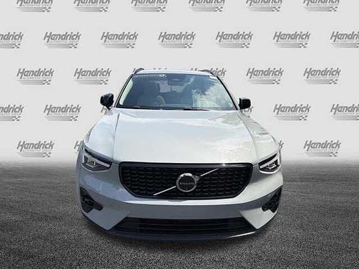 Vapour Grey 2024 Volvo XC40 Plus