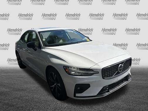 Crystal White 2024 Volvo S60 Plus