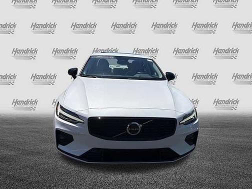 Crystal White 2024 Volvo S60 Plus