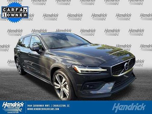 Platinum Grey 2025 Volvo V60 Cross Country Plus