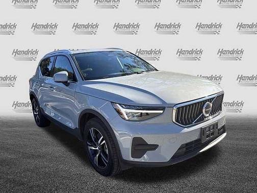 2025 Volvo XC40 Core