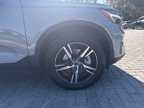 2025 Volvo XC40 Core