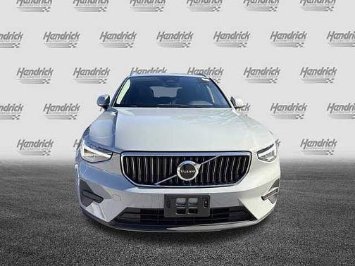 2025 Volvo XC40 Core