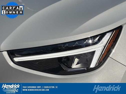 2025 Volvo XC40 Core