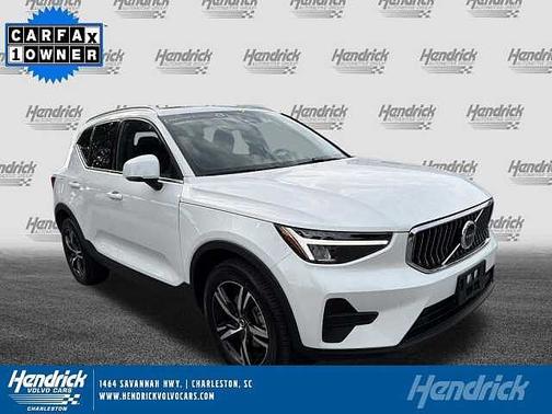 Crystal White 2025 Volvo XC40 Core