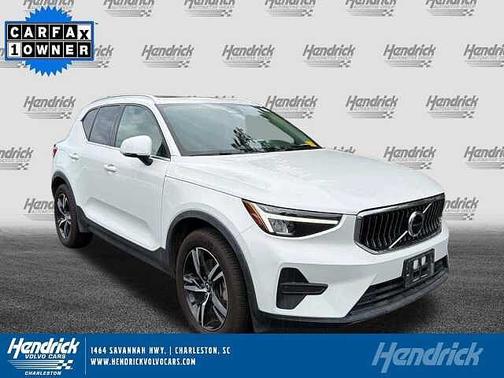 Crystal White 2025 Volvo XC40 Core