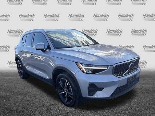 2025 Volvo XC40 Core