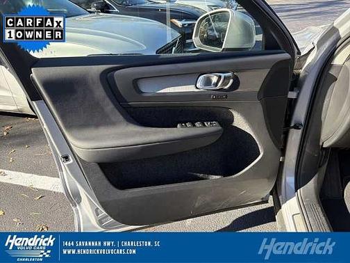 2025 Volvo XC40 Core