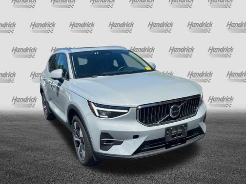 2025 Volvo XC40 Plus Bright Theme