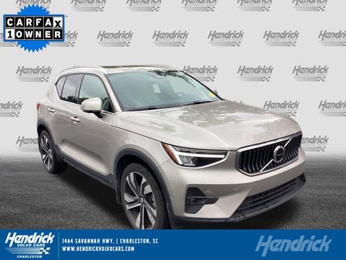 2023 Volvo XC40 Plus Bright Theme