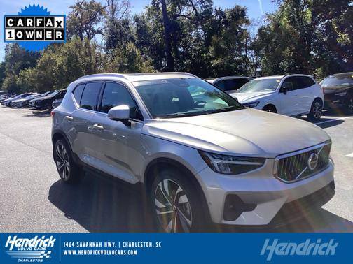 2023 Volvo XC40 Plus Bright Theme