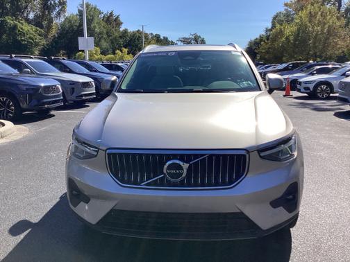 2023 Volvo XC40 Plus Bright Theme