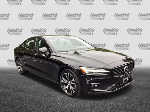 2024 Volvo S60 Core Dark Theme