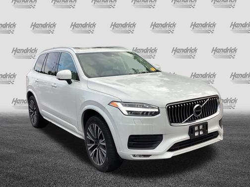 2022 Volvo XC90 Momentum