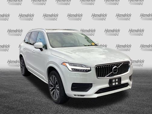 2022 Volvo XC90 Momentum