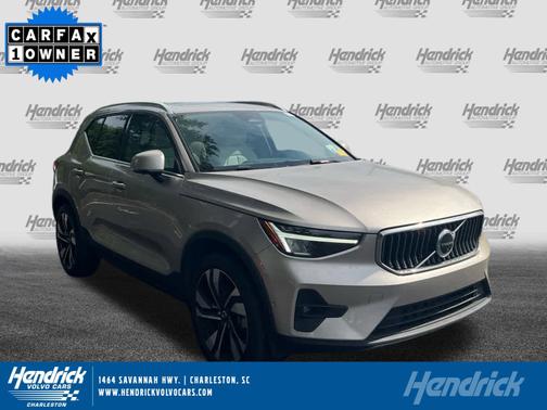 2024 Volvo XC40 Plus Bright Theme