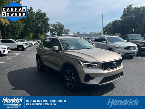 2024 Volvo XC40 Plus Bright Theme