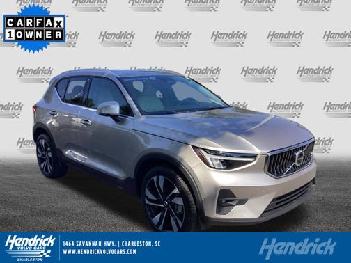 2024 Volvo XC40 Plus Bright Theme
