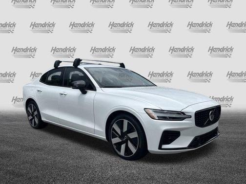 2024 Volvo S60 Recharge Plug-In Hybrid T8 Core Dark Theme