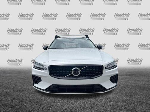 2024 Volvo S60 Recharge Plug-In Hybrid T8 Core Dark Theme