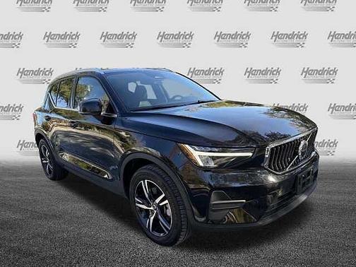 2025 Volvo XC40 Core