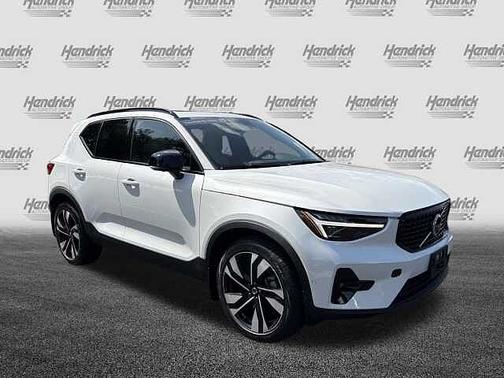 Crystal White 2023 Volvo XC40 Ultimate Dark Theme