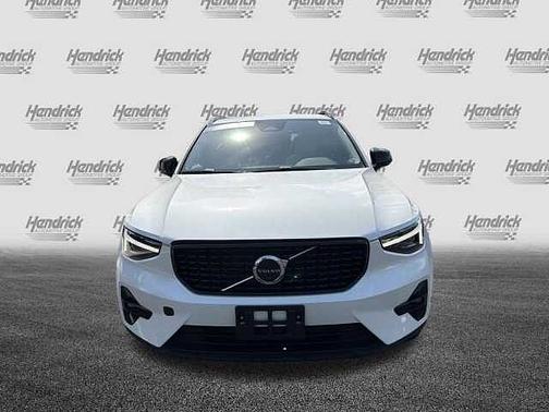 Crystal White 2023 Volvo XC40 Ultimate Dark Theme