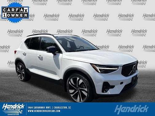 Crystal White 2023 Volvo XC40 Ultimate Dark Theme