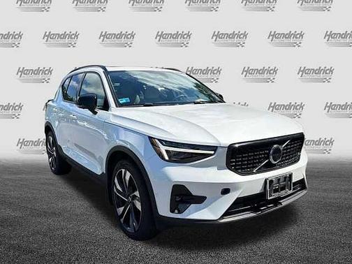Crystal White 2023 Volvo XC40 Ultimate Dark Theme