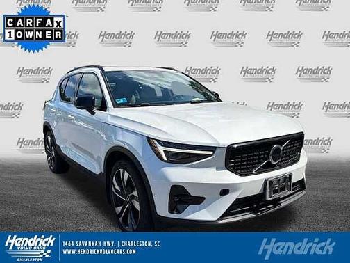 Crystal White 2023 Volvo XC40 Ultimate Dark Theme