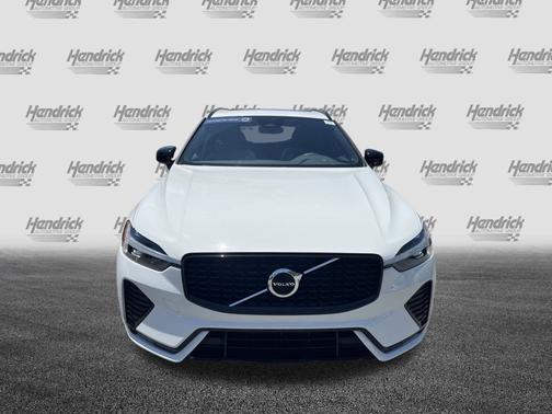 2022 Volvo XC60 R-Design