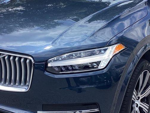 2024 Volvo XC90 B6 Ultimate Bright Theme 6-Seater