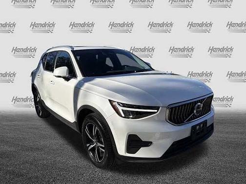 2025 Volvo XC40 Core