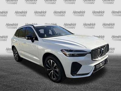Crystal White 2024 Volvo XC60 Core