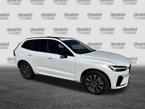Crystal White 2024 Volvo XC60 Core