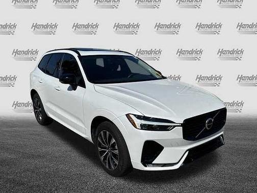 Crystal White 2024 Volvo XC60 Core
