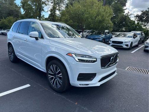 2022 Volvo XC90 Momentum