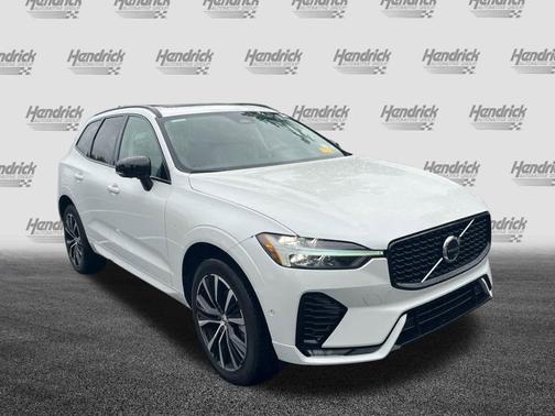 2023 Volvo XC60 Plus Dark Theme