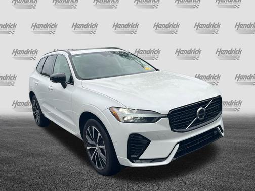 2023 Volvo XC60 Plus Dark Theme