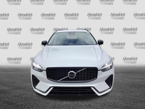 2023 Volvo XC60 Plus Dark Theme