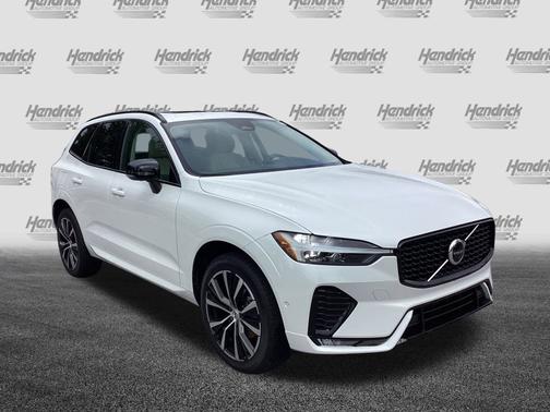 2023 Volvo XC60 Plus Dark Theme