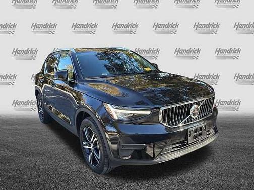 2025 Volvo XC40 Core