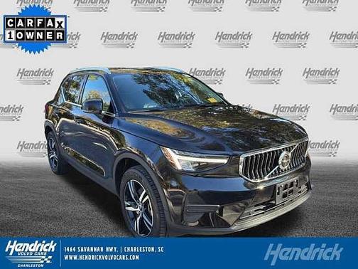 2025 Volvo XC40 Core