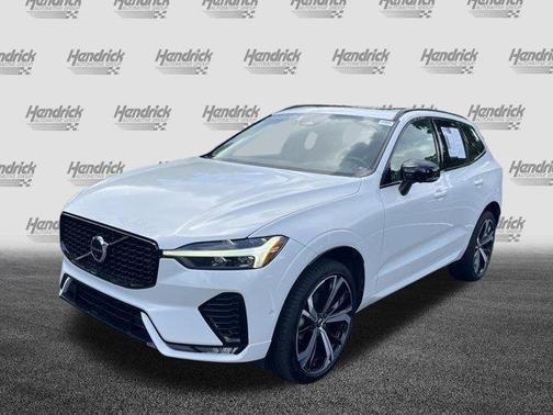 2023 Volvo XC60 B5 Ultimate Dark Theme