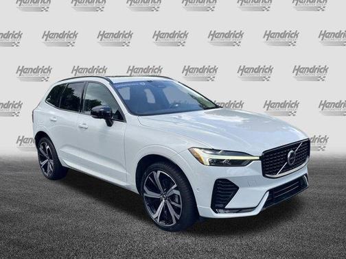 2023 Volvo XC60 B5 Ultimate Dark Theme