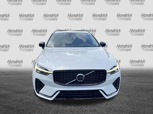 2023 Volvo XC60 B5 Ultimate Dark Theme