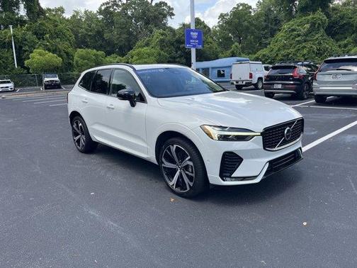 2023 Volvo XC60 B5 Ultimate Dark Theme