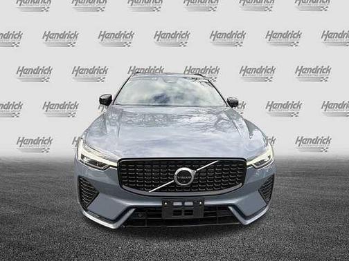2023 Volvo XC60 Plus Dark Theme