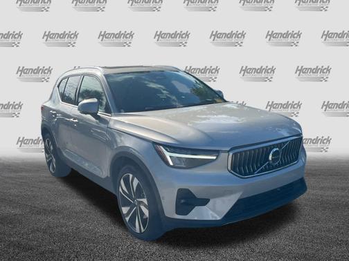 2025 Volvo XC40 Plus Bright Theme